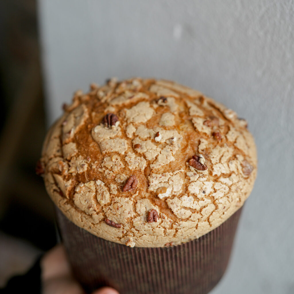 Panettone al caramello salato e noci pecan