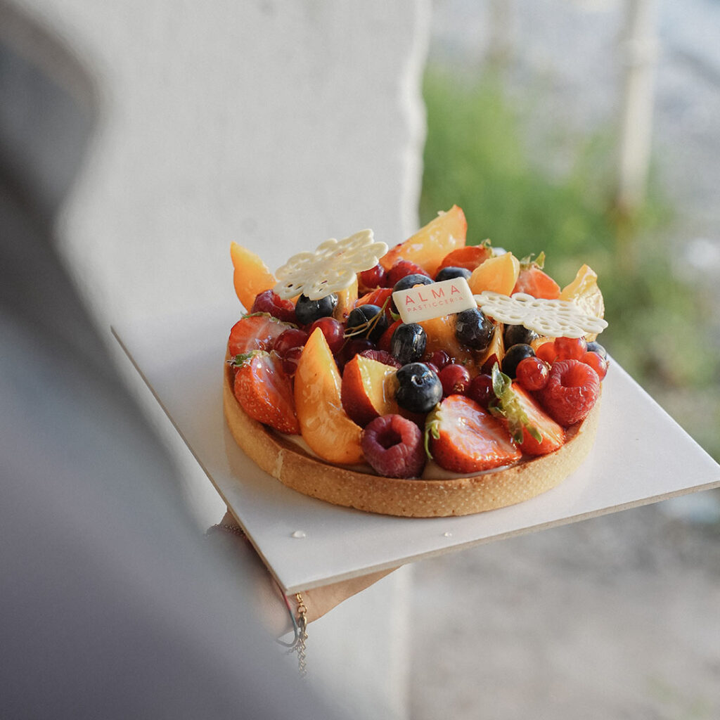 Alma Pasticceria - Pan di spagna con frutta